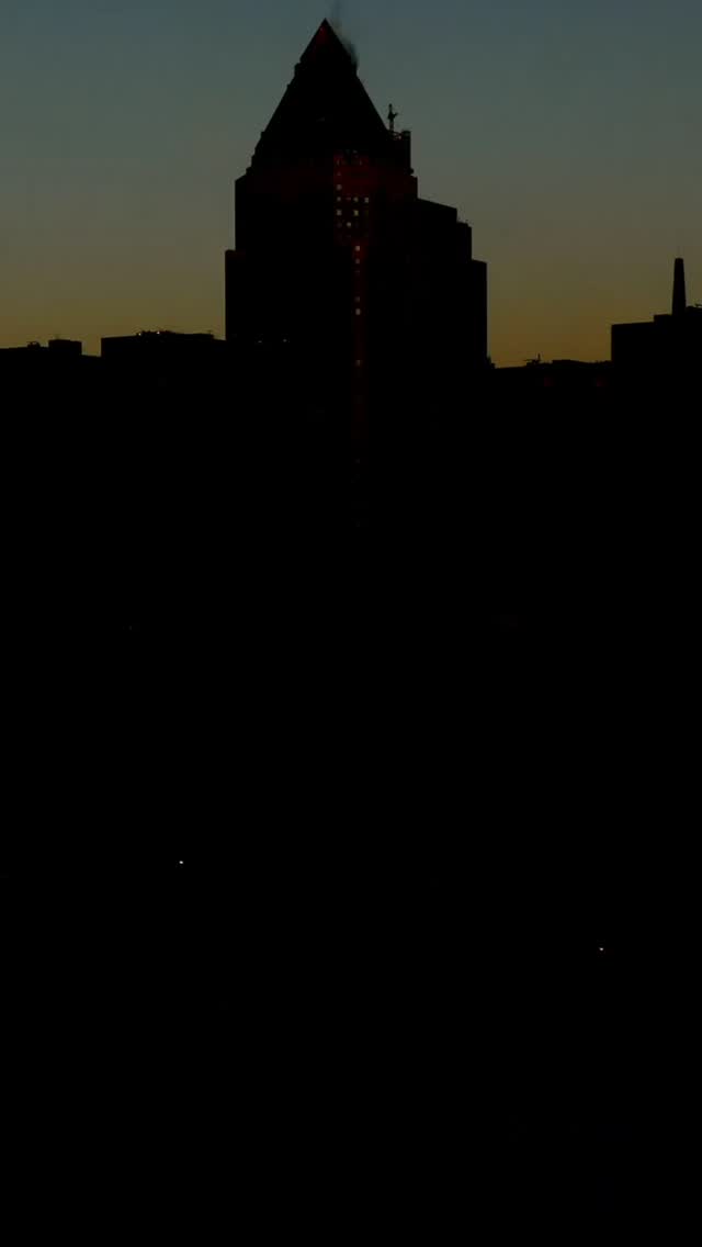 Tu bostezo no es sueño, es una señal de que necesitas algo que te suba la pila de inmediato. 🚀🍕
¡Y el mejor upgrade viene con queso! 🧀 Olvídate del bajón y dale a tu cerebro el reseteo que pide. Ven por una rebanada de Pizza & Totó y cambia el 'zzzzz' por un '¡Mmmmmm!'
📲 Ordena ya en Uber Eats o Rappi.
.
.
.
#PizzaSaludable #ItalianFood #PizzaDeliciosa #HealthyPizza #PizzaTime #SaborÚnico #CocinaItaliana #AmantesDeLaPizza