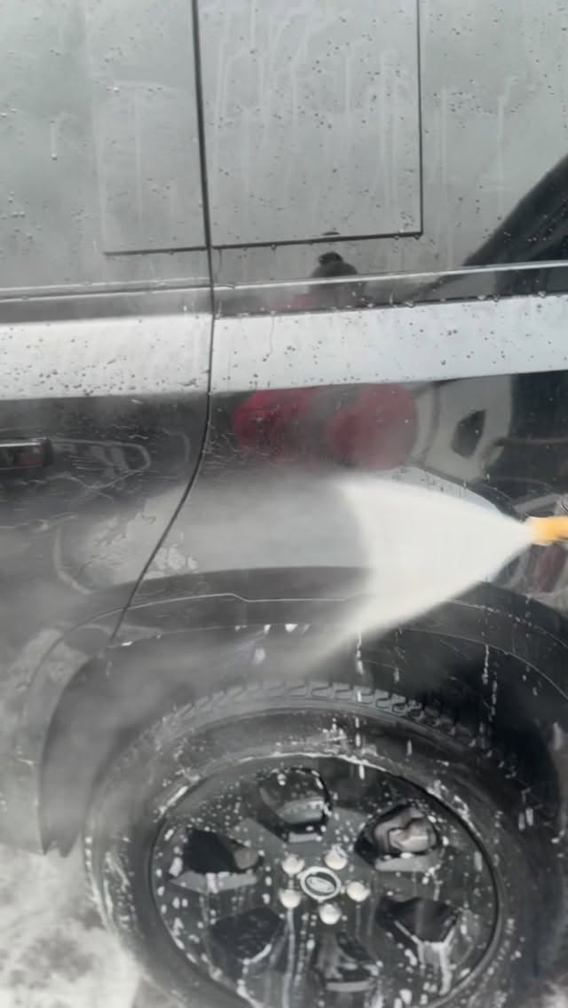 ๐ฅ 3-YEAR CERAMIC COATING PERFORMANCE โ NEW DEFENDER ๐ฅ
This brand-new Defender is the perfect example of why our professional-grade 3-year ceramic coating is worth every penny ๐
๐ง Insane hydrophobic behaviour
โจ Deep gloss + slick finish
๐ก๏ธ Real protection you can see working in real time
Applied properly. Cured properly. Maintained properly.
Thatโs the Valet N Shine standard.
If youโre thinking about protecting your paintwork long-termโฆ this is exactly what you can expect ๐
Drop us a message to get booked in โ limited spaces as always ๐ฉ
๐ Tonyrefail, CF39 8ES
๐ 07392 677411