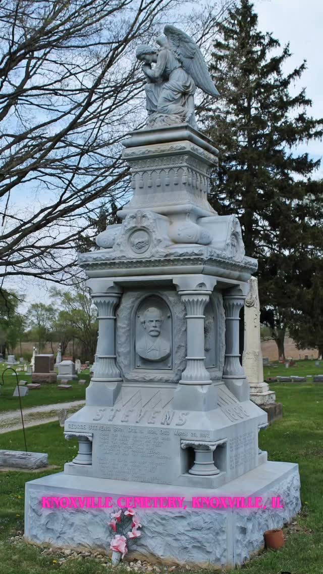One of the largest and most intricately detailed white bronze or zinc marker I've seen! It's in amazing condition as well. A lot of the larger zincs ive seen have caved in from the top due to weight!
#knoxvilleillinois #cemeteryphotography #tombstonetravels #whitebronze #whitebronzegravestone #zinkie #zincheadstone #cemeterywandering #cemeterytravels #cemeteryphotos #cemeteryart #taphophile #cemeterybeauty #cemeterysymbolism