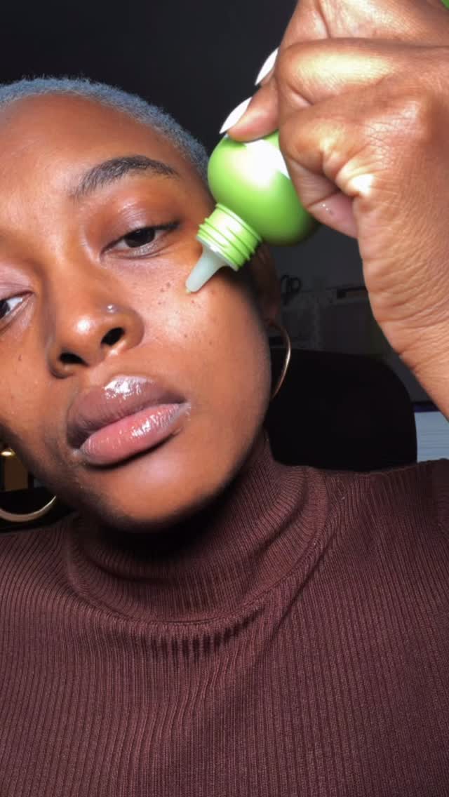 Exfoliation should not feel like being in a toxic relationship 🙄
If your skin is constantly burning , stinging, peeling or feels tight after using an exfoliating product it’s time to end that relationship and find a better match
#exfoliationtips #sensitiveskin