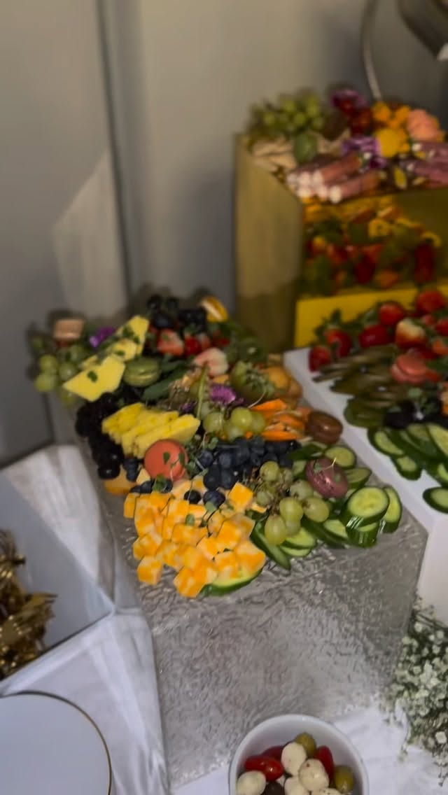 Time flys Last Large Event of the year and as always I had the opportunity to work with some amazing professionals.
Venue- @_venue4all
Designer and Decor- @opulenteventsva
Bar- @_liquidluxe
Dj- @mr_djl
Photo Back Drop & Hand wall- @kennedys_kreations_llc @str8up757va
Balloons Art - @ball00nsbykam
Ballon Column- @dperfectevent
Photography- @photographybychad
Thank you to my Team @kitchen.nerd.catering everyone who has helped me this year with executing my vision, and one who booked, or just shared my information with people. Thank you all 🙏🏾.
Share this reel 😂