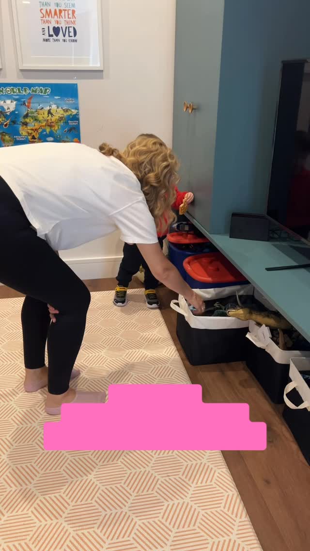 Last week I posted my playroom reset tips ahead of Santa’s visit 🎅🏼 This was one of my tips - to involve the kids! Once you’ve done the ground work, make sure to get the little ones input on what toys stay, and what goes 👏🏼
This way, there are no surprises and the kids learn positive habits around keeping their space in order 🎁
Make sure to follow for more Christmas organisation tips 🎄
#thehomereset #reset #declutter #christmascountdown #playroomorganisation