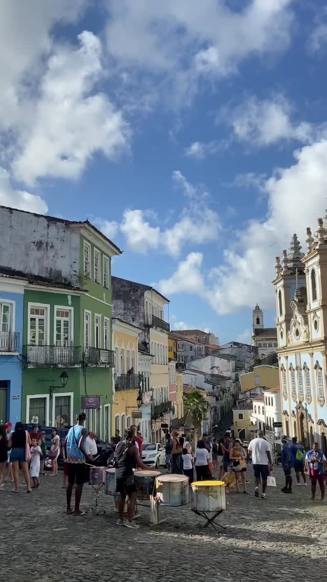 ☀️ ¡Salvador Bahía te espera con Exel!
¿List@ para conocer playas cristalinas, cultura vibrante y la mejor energía del nordeste de Brasil? 🌴✨
Con nuestro paquete a Salvador, gastronomía increíble y actividades para todos.
📍 Playas paradisíacas
📍 Pueblos con encanto
📍 Hoteles perfectos para relajarte
📍 La magia de Bahía, en un solo viaje
💛 Viajá con Exel Turismo y disfrutá Brasil como nunca.