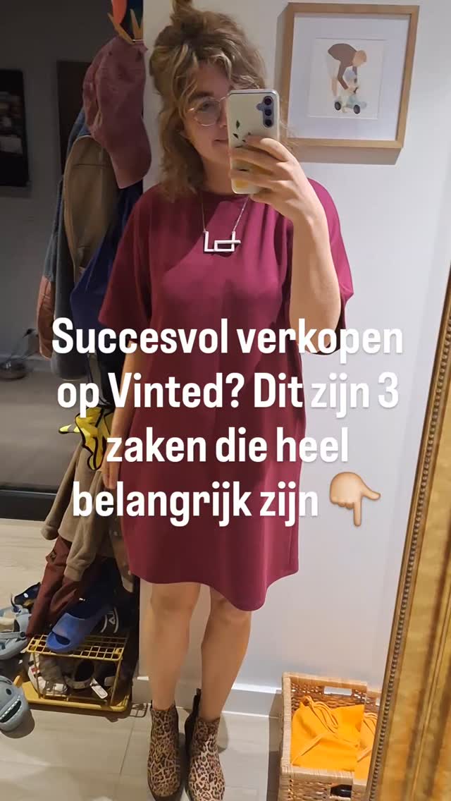 Wil je meer verkopen op Vinted?
Start hier 👇
1️⃣ Goede foto's verkopen: foto's in daglicht, van alle hoeken en kanten én van alle labels. Een gedragen foto? Nog beter! Met de nieuwe foto-zoekfunctie op Vinted zijn foto's nog belangrijker geworden.
2️⃣ Prijs realistisch: Begin niet te hoog, maar ook niet te laag. Kijk wat vergelijkbare items kosten en speel met de prijs. Een kleine korting kan soms net dat duwtje zijn dat iemand nodig heeft om jouw stuk toch te kopen.
3️⃣ Een goede beschrijving overtuigd, echt waar! Wees eerlijk, maar enthousiast. Vermeld het merk, de maat, de staat van het item en eventuele gebreken. Maar ook: keywords are key 🔑! Wat is de stijl? Wat zijn de details? Wat is het unique selling point van jouw stuk?
Meer voorbeelden nodig?
I got you.
Comment "VINTED" en krijg meteen de link naar mijn complete gids om succesvol tweedehands te verkopen! ♻️
En intussen: volg even mee op mijn profiel 🙋🏼♀️
Let's goooooooooo
***
Ik ben Mona en deel al mijn duurzame tips en tricks in mijn downloadbare tweedehands gidsen én inspireer graag met tweedehands en zelfgemaakte outfits 💚♻️