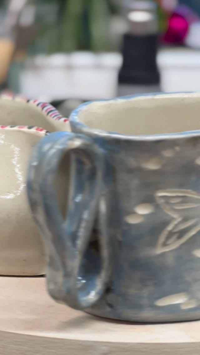 ✨What’s Christmas dinner without gravy?✨
✨What’s gravy without a Pottymouth gravy boat? Still pretty tasty but not as fun✨
✨Join us at @wiperandtruetaproom on the Wednesday the 17th and craft your own unique gravy boat to spice up your gravy life✨
#datenight #festivepottery #xmascrafting #christmasdinner #sundayroast #bristol