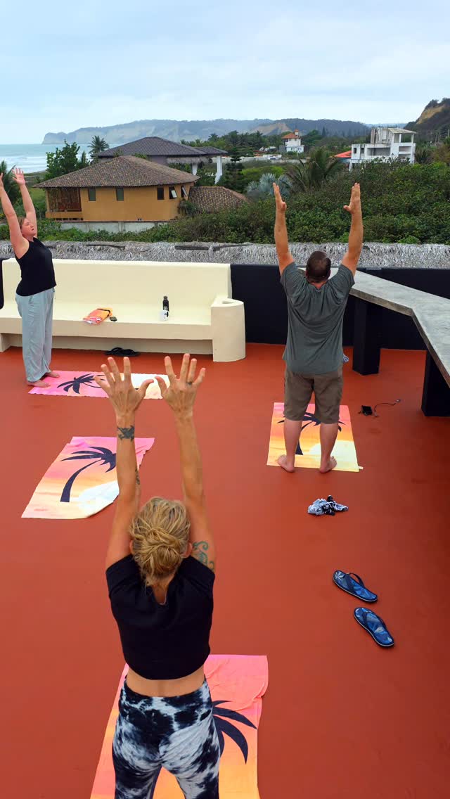 Good morning day 2!
Todo listos
4th-annual-canoa-fly-in rooftop yoga