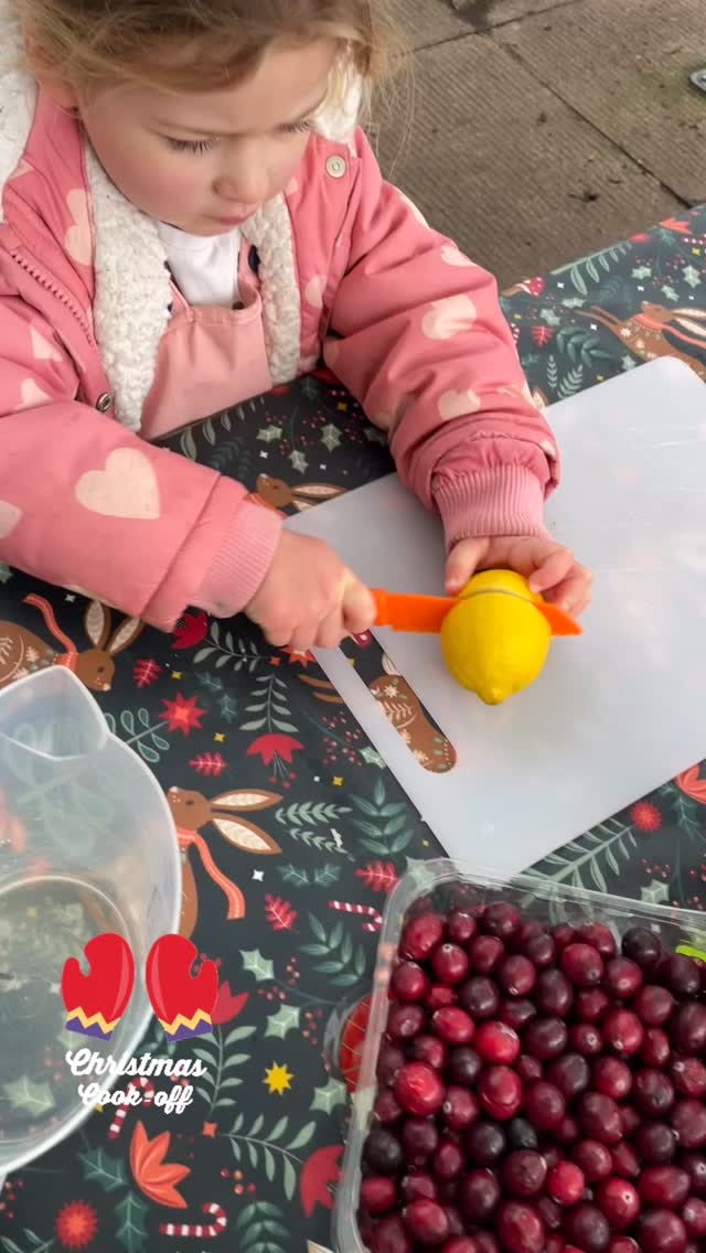 Christmas cranberry sauce! Bears made the sauce int he open fire and packaged up themselves to take home to their families! Great job 👏 #Christmas #forestschool #outdoor learning #preschool #hampsonpark #stevenage #play #learningthroughnatureandplay