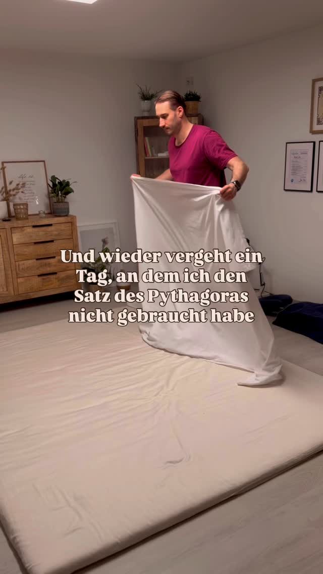 Hand auf‘s Herz: Hast du den Satz des Pythagoras nach deiner Schulzeit auch nur 1x gebraucht?
#pythagoras #shiatsu #shiatsumichl #tcm #himberg #meridiane #gesundheit #health #massage #mathematik #schule #wissen #formeln #insta #instadaily #akupunktur #mikronährstoffe #bioimpedanzanalyse