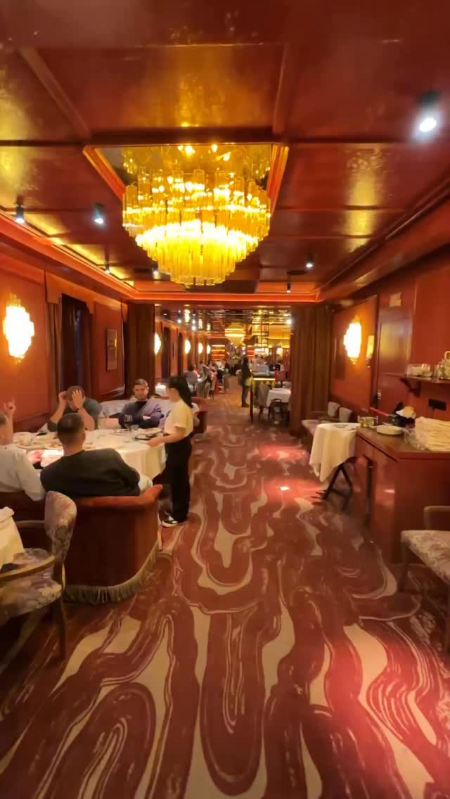 Qué bien lo pasamos en el almuerzo de Navidad de la escuela para cerrar el trimestre como se merece 🥂📸
Comimos de maravilla, compartimos risas y, para rematar, disfrutamos de un bingo fotográfico divertidísimo gracias a @bingomusicalfest
Queremos agradecer enormemente a Bingo Musical Fest por regalarnos esta dinámica tan especial: llevamos regalos, grandes maestros de la fotografía, emoción y muchísimas risas 🎶🎁
Un plan perfecto para celebrar el trabajo de estos meses y seguir construyendo comunidad.
Gracias a todos los que vinisteis. Da gusto cerrar el trimestre así: felices, contentos y con ganas de más ❤️
¡Nos vemos en el próximo!