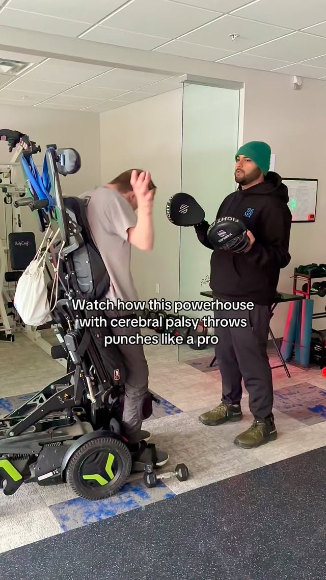 Strength doesn’t care about limits 💪 Wheelchair warrior crushing it in cross boxing! #AdaptiveAthlete #Wheelchair #Fitness #newyork #cerebralpalsy