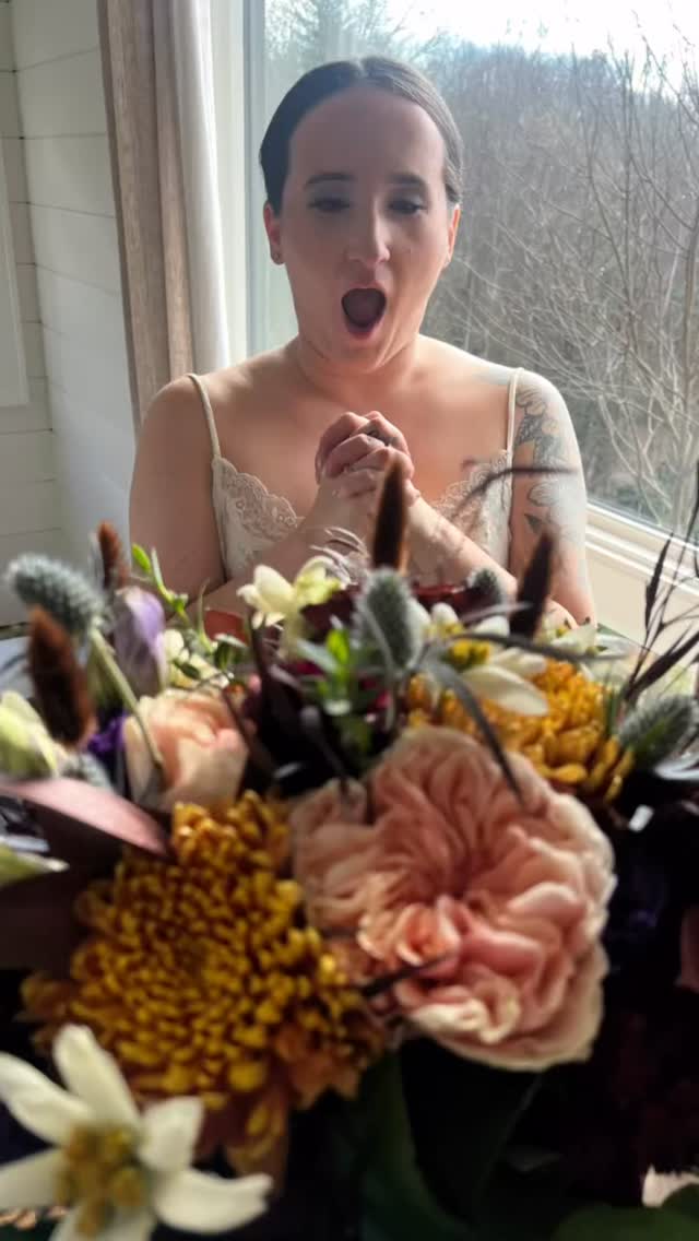 A gloriously beautiful day @chimneypondfarm for Katie… her color palette was beautiful fall shades… her bouquet had her favorite flowers of Edelweiss in it to match her floral tattoo…