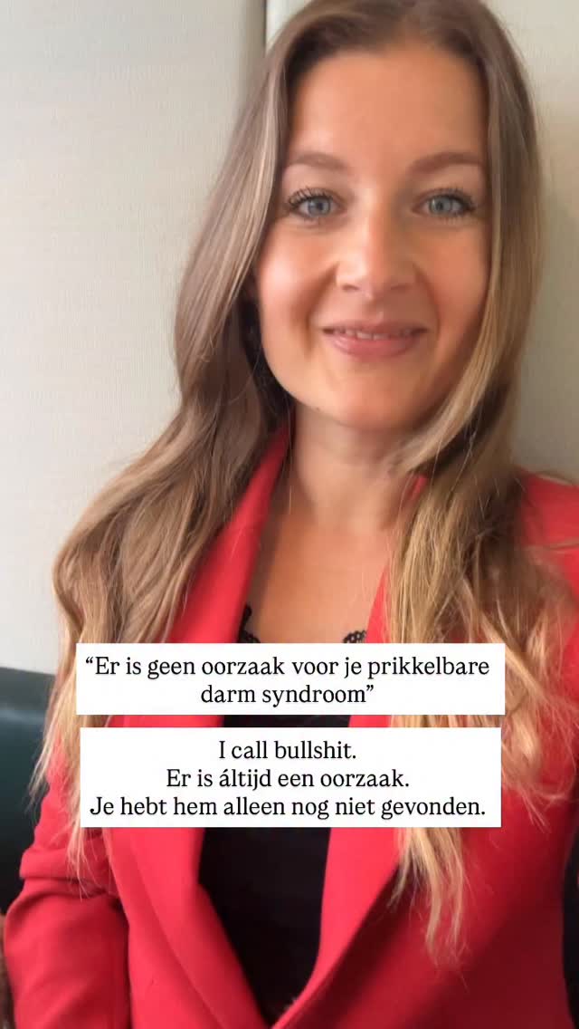 Zelf ben ik ook ooit bestempeld met de diagnose PDS en kreeg te horen van de huisarts en MDL arts ‘’leer er maar mee leven’’.
Gelukkig besloot ik vanaf dag 1 dat ik er niet mee ging leren leven. Ik ging de oplossing zoeken en zou niet stoppen voordat ik deze gevonden had.
So i did. Ik ervaar geen PDS klachten meer.
En nu inmiddels al meer dan 10 jaar later krijg ik nog steeds iedere week clienten in mijn praktijk die ook te horen hebben gekregen ‘’leer er maar mee leven’’.
Terwijl het natuurlijke totale bullshit is dat er geen oorzaak voor is.
Er zijn zóveel verschillende oorzaken en dat maakt het niet makkelijk te vinden.
Maar laat je nooit wijsmaken dat er geen oorzaak is voor je PDS.
Want die is er.
En heel vaak is het best makkelijk te tackelen.
Van een tekort aan maagzuur, tot intoleranties, tot een tekort een spijsverteringsenzymen, een bloedsuiker in disbalans, stress of angst voor eten.
Heb jij wel eens gehoord dat je er mee moet leren leven?
Laat het mij hieronder weten of stuur een DM! 💕