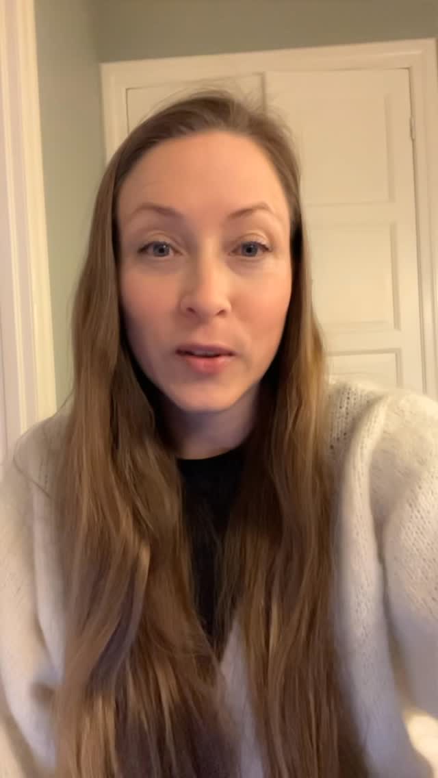 Lær å lage naturlige julegaver - 2.–4. desember 💝
Bare for å avklare:
Dette er ikke et juleevent der vi lager dorullnisser eller juleremser 😅🎄
Vi snakker naturlige, hjemmelagde julegaver som lukter godt, ser fine ut og som folk faktisk bruker😉
Fra 2.–4. desember viser vi deg hvordan💗
Vi går live kl. 20 hver kveld, kun én time, og du kan se opptak. Men de som ser live får noen ekstra bonuser gratis🤩
Link for påmelding finner du i bio👆🏻