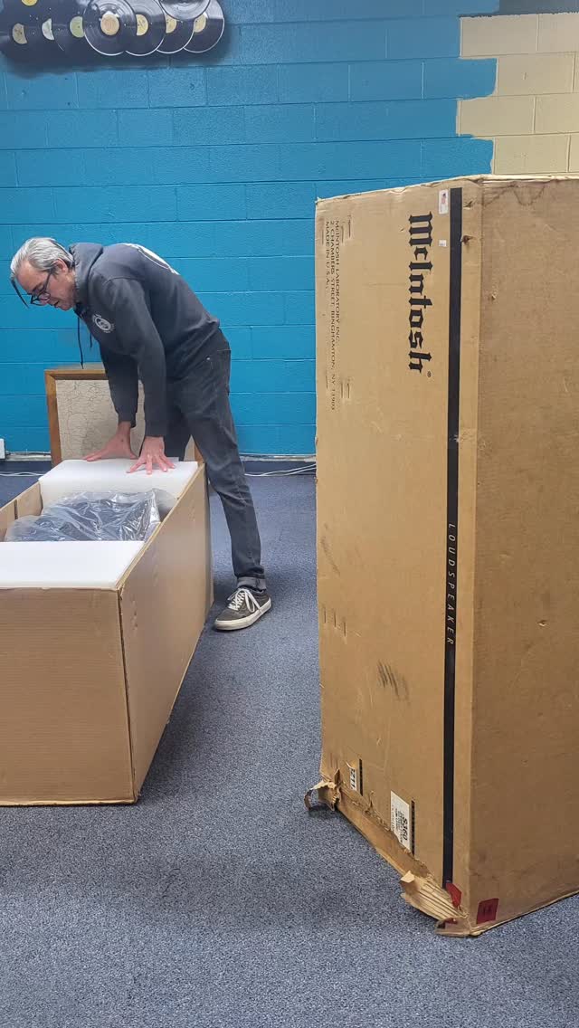 Eric getting the McIntosh Speakers unpacked
#electriccityrepairandrecord #mcintosh #mcintoshspeakers #hifiaudio #denver