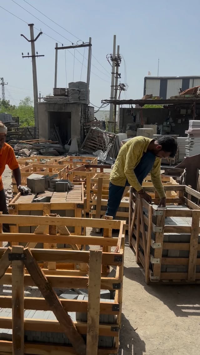 Our4”x4” Basalt cobblestone are crafted to endure and packed with care for projects that demand both performance and elegance. Each finish is carefully quality-checked and stacked in separate crates, ensuring perfection from quarry to site.
Ideal for landscapes, pathways, driveways & heavy-traffic spaces.
#naturalstone #stone #basalt #finish #industry #packing #packaging #loading #carat #ship #dispatch #unit #unity #natural #omindustries #industry #exclusive #finish #pathway #landscape #traffic #underfoot #garden #flooring #outdoor #architect #architectura #exterior