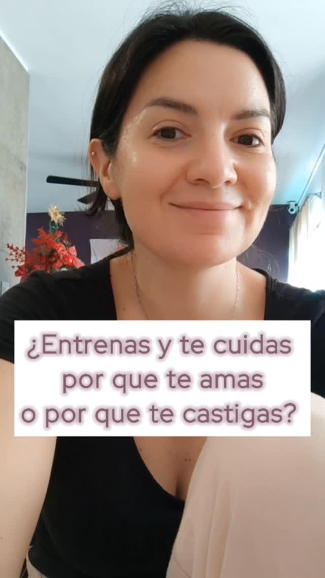 ¿Qué pensamientos rondan tu cabeza cuando haces ejercicio y comes sano? Es muy importante observarnos con autocompasión y también poner límite a los pensamientos donde nos castigamos. Que movernos, comer sano y meditar sea un espacio donde nos miremos con más amor, menos violencia y más paciencia. Si el enfoque es sentirte mejor, estar más sana, más fuerte y fluir más ligera entonces yo te puedo guiar. Mis clases tienen este enfoque de ayudarte en esa autoobservación.
Abrazos!
#noviolencia #amorpropio #compasión #autocompasión #ejercicio #fitness #mamasoltera #mamáemprendedora #gorearmoniza #autocuidado