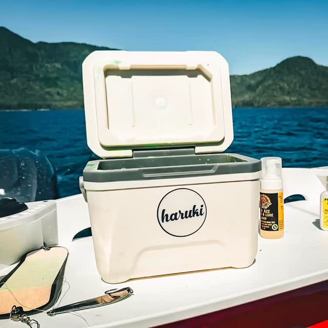 Built for the wild, sized for the everyday.
We run @haruki_brand smaller coolers on the boat to keep our live bait cold and ready — and they’ve never missed a beat. Rugged, reliable, and made for real fishing days.
And if you’re shopping for an angler this Christmas… this is one gift that actually gets used. 😉
Proud to have Haruki on board as a Season 15 sponsor. 🙏🏼
#BCOSF #HarukiBrand #BuiltForTheMoment #FishingGear #ColdDoneRight
