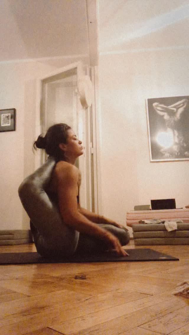 Outside: 💅👯♀️🩷
Inside: ❤️🔥😓😮💨💀
Yoga happens when we step out of the comfort zone. The edge.
Teaching normally at @ashtangayogakatowice online and in person but next Sunday is extra special as I will be visiting @satya.gliwice ♥️ Come to practice!
#viranchyasana #ashtangayogakatowice #jogakatowice #jogagliwice #ashtanga #ashtangagliwice #jogapolska #jogakrakow #jogasilesia #bluemonday #ashtngapoland #ashtangapolska