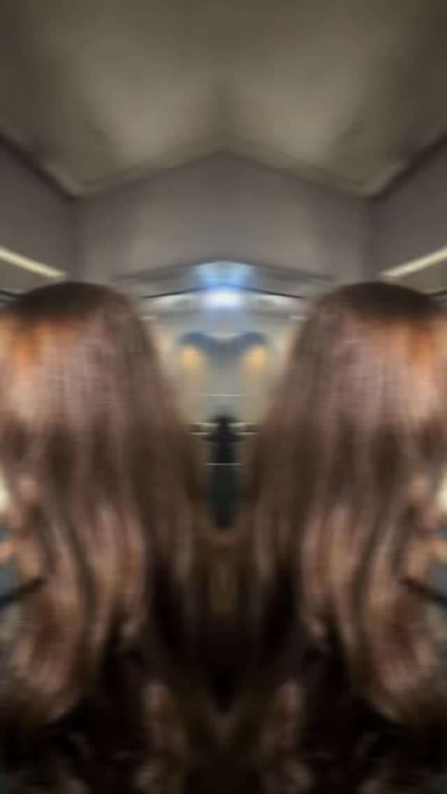 Obsessed with this color ✨
Extensions doing their magic 🤍
#hairinspo #hairtransformation #newhair #colorhair #hairsalon #hairsalonamsterdam #extensions #picofthday #happydays