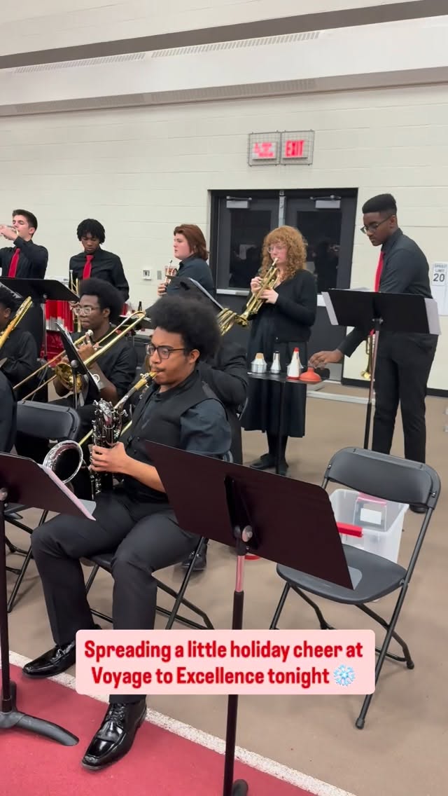 The HF Jazz Bands spread some holiday cheer at Voyage to Excellence at @hfhs59 tonight ❄️🎶
#HFVikingBands #HFVikingJazz #WeAreHF