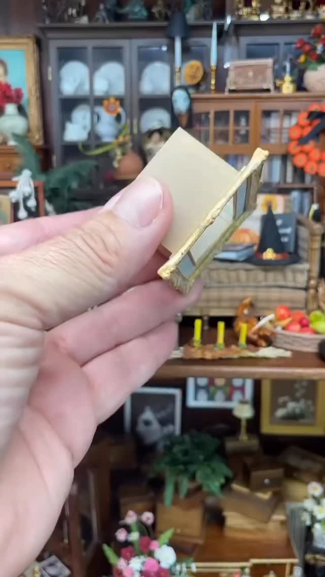 Incredible Christmas room box by the masterful @nell_corkin #swoon #dollhouse #christmas