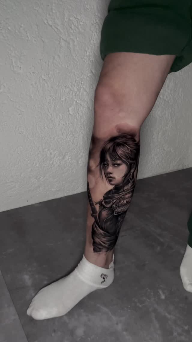 A legendary female samurai called “Onna-Bugeisha” for my dear @tattoosbypatrizia 🤘
The term Onna-Bugeisha comes from feudal Japan. These female warriors were rare, but their impact on Japanese history was significant.
#tattoo #tattoos #tattooartist #blackandgreytattoo #realism