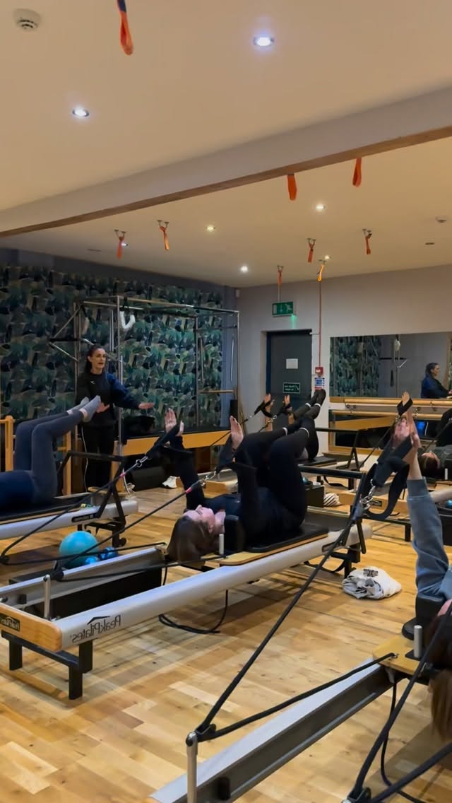 Wednesdays at the studio = mid week movement ~
Pilates Reformer strengthens the body through mindful, controlled movement—building deep, functional muscles while teaching you to move with patience and kindness.
Instead of pushing through strain, it invites you to connect with your breath, honor your limits, and grow stronger from a place of compassion toward yourself 🙏🏽
Would you like to know more on our Pilates Reformer classes ?
#pilatesreformerclass#pilates#suffolkreformerpilates#suffolkreformer#pilatesreformer#pilatesisforeverybody#pilatesreformerworkout#pilatesreformerclasses#pilatesisforeverybody#suffolkpilatesreformer#newmarketsuffolk