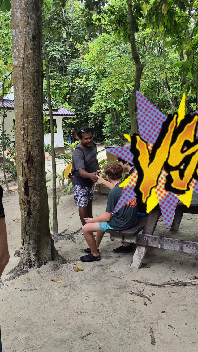 @surakarnmeelue is not only a good Diver, he is also a good educator and reliable teamworker. He did a very good work with the international students, who came to experiment the Coral watch citizens science project, lead by @greenguardians.asso Eco-mediators and organise by @localdivingkrabi. #krabi #diving #underwater #citizensscience #coralwatch. I want to thanks again the @thanbokkhorani_dnp to take good care of us and find the lost camera 🙏🫶🤟