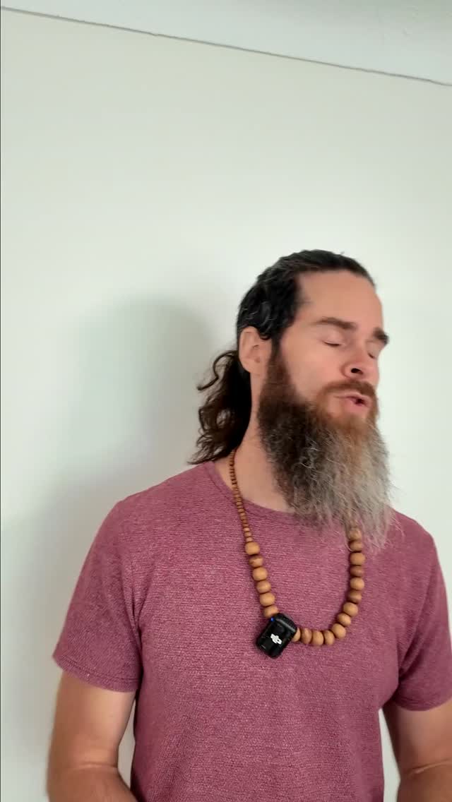 🥚 Nutri est de retour avec un nouvel épisode qui démystifie les œufs ! 🍳 Est-ce qu'on peut en manger autant qu'on veut ? 🤔 Y'a tu du cholesterol ? Y'est bon ou mauvais ?Ah les œufs ! 🙌 Restez informé, restez en bonne santé ! 💪 #Nutri #Œufs #Cholestérol #MythesAlimentaires #sketch #humour #diététiste