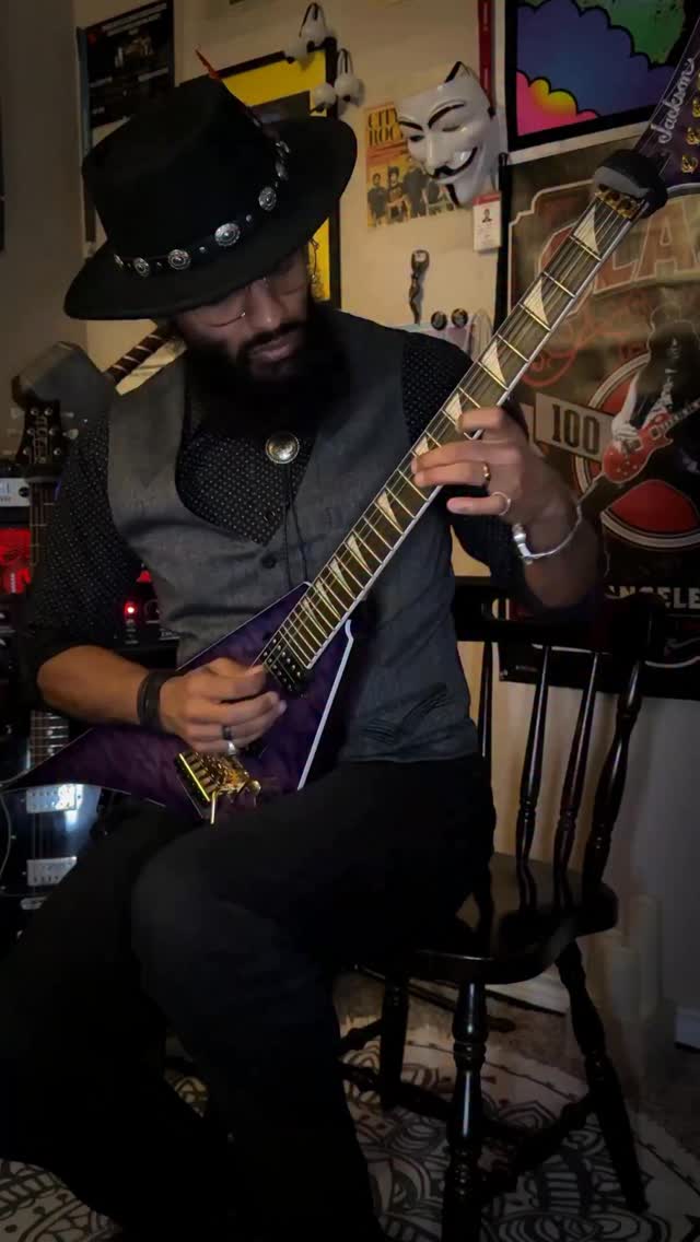 Who can guess this song???
•
This one is for you JohnyBoy @d_angelo_nero ! 🙏🏽
•
#hyphenthazhath #onemanband #multiinstrumentalist #guitarist #fusion #rock #guitar #malayalam #mallu #song #rendition #sjanaki #mohanlal #fanclub #houston