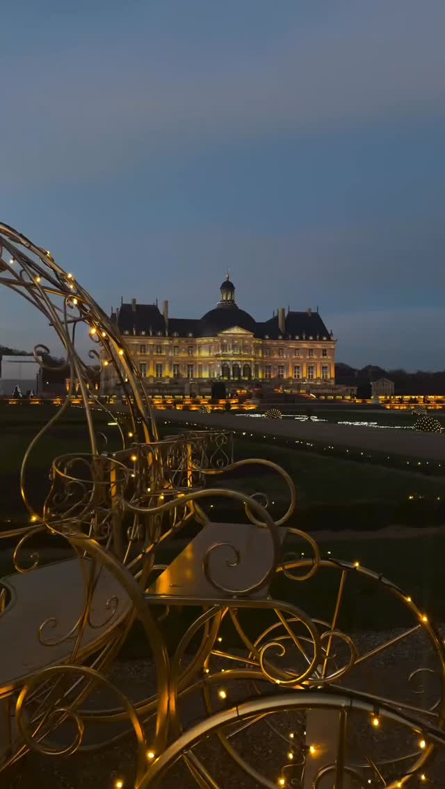 ⨠Le Château de Vaux-le-Vicomte becomes a true festive fairy tale !
đ enjoy its magical festive atmosphere from dawn with thousands of lights over the French gardens
đa unique experience combining history and elegance
Remix @odyssey_of_nico
#VauxLeVicomte #NoÍlAuChâteau #Illuminations #chateau #castle #culture #patrimoine #france #noÍl #frenchquartermagazine #traveltofrance #beautifuldestinations