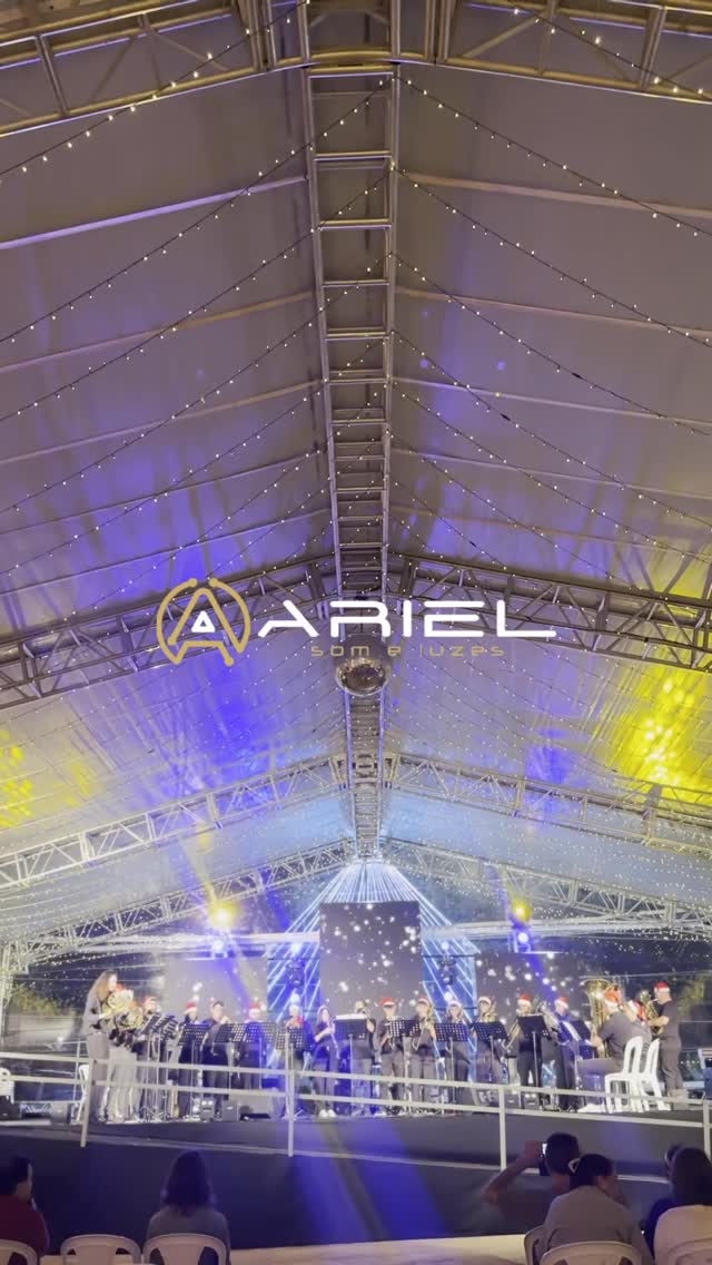 ✨ Natal de Ponta Grossa – Feliz Cidade ✨
📍 Lago de Olarias
E assim o Lago de Olarias se transformou em um grande palco de emoção, luz e celebração.
Os Painéis de LED integraram-se ao cenário cênico do palco, criando efeitos visuais que ampliaram a narrativa do espetáculo e valorizaram cada momento das apresentações.
A iluminação, cuidadosamente sincronizada com os painéis e o fundo do palco, trouxe profundidade, harmonia e impacto visual, elevando a experiência do público do início ao fim.
Para coroar esse espetáculo, os fogos Gerb Indoor adicionaram brilho, emoção e grandiosidade, marcando momentos especiais com elegância e segurança.
Um projeto pensado nos mínimos detalhes para transformar o Natal de Ponta Grossa em uma experiência memorável, onde tecnologia, sensibilidade e excelência caminharam juntas.
⭐️Ariel Som e Luzes — Tecnologia que ilumina emoções.
• Realização: @cultura.pg e @prefspg
Vídeo de: @pinat_made
