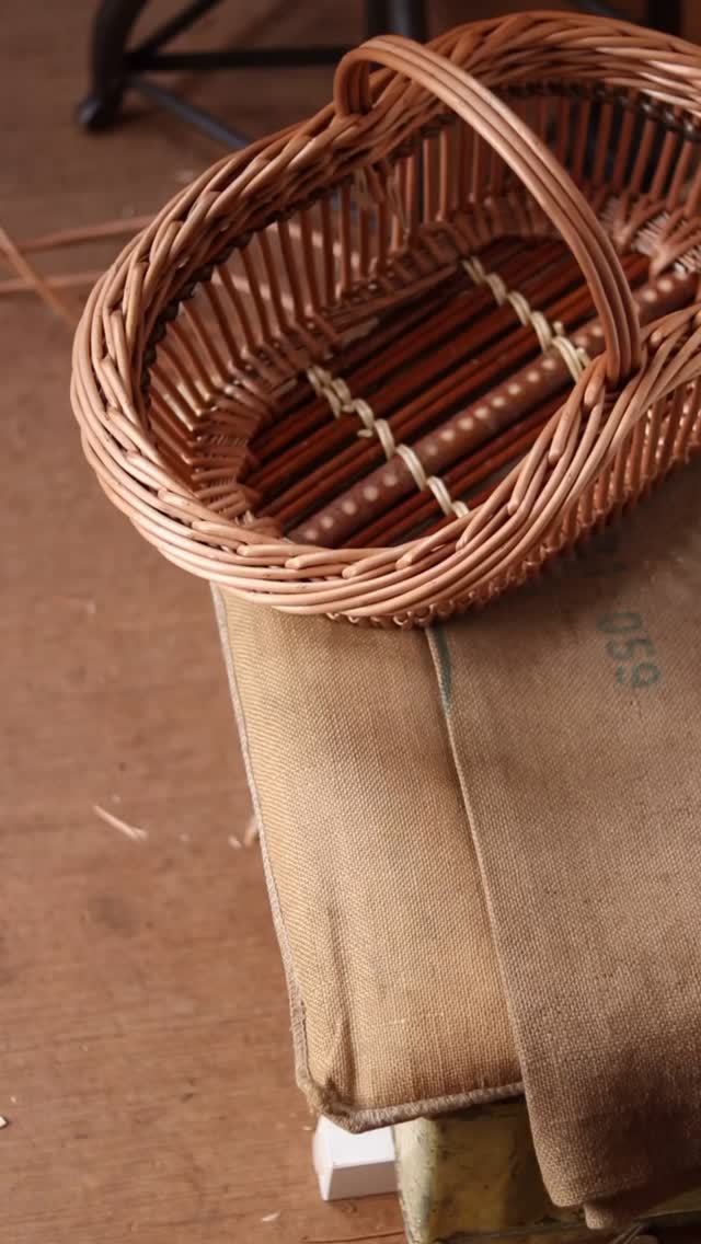 An end, and a beginning.
This little clip starts with wrapping the handle on my last basket of the year, and ends with soaking the willow to weave it with. An end, and a beginning.
While weaving this one I was thinking about how this time of year can encourage reflection on the months just passed, but also how it can invite us to look to the future too.
I’ll keep quietly working away at this basket when time allows, and hopefully have one to share in the months or years to come.
•
#willowweaving #contemporarycraft #basketmaking #basketry #madebyhands