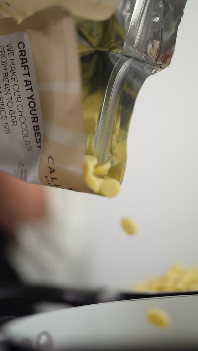 BlissBerry Prices 🍓
• 9 pcs — $50
• 16 pcs — $70
• 25 pcs — $110 (classic box)
• 20 pcs — $100 (luxury format)
• Cubic Cake:
— 27 berries (3×3) — $135
— 64 berries (4×4) — $300