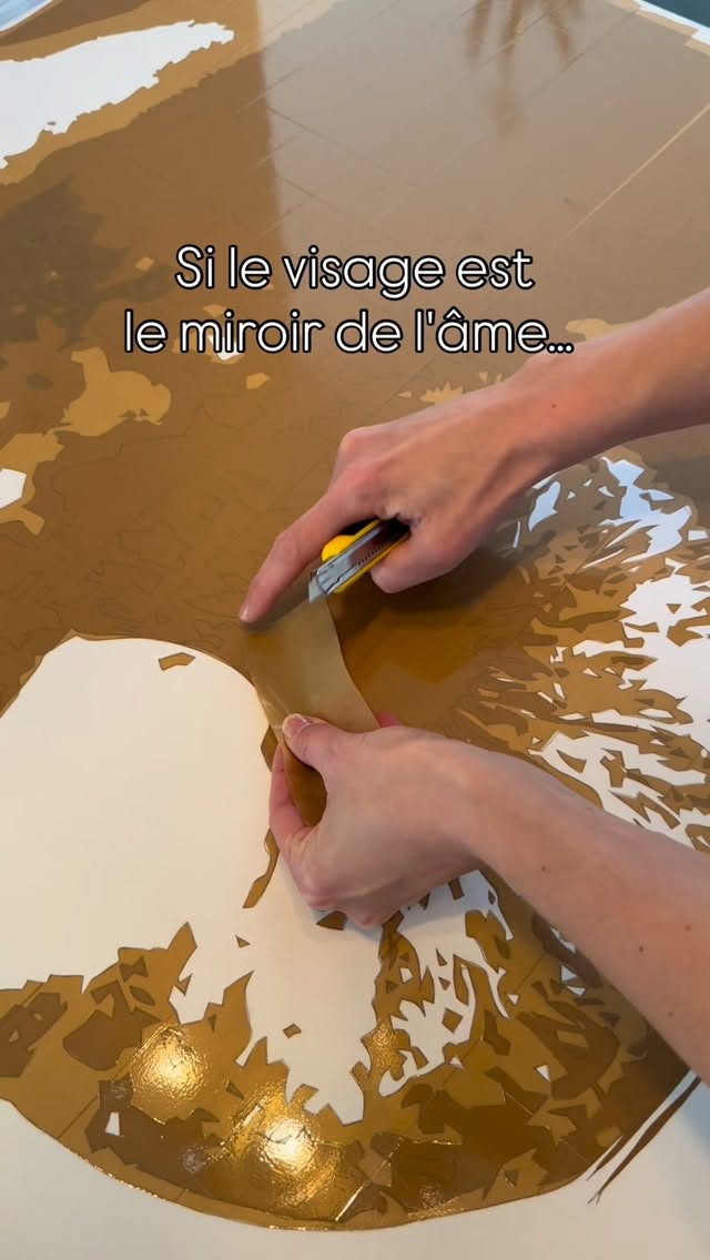 « Si le visage est le miroir de l’âme, les yeux en sont les interprètes. » Cicéron
.
La précision d’un iris pour l’intensité d’un regard. 👁️
.
#art #artcontemporain #contemporaryart #tapeart #tape #artist #artisteplasticien #tapeartist #collage #scotch #3M #adhesif#adhesivetape #packingtape #packingtapeart #paulinefillioux #fillioux #rubanadhesif #emballage #havane #sepia #oeil #eye