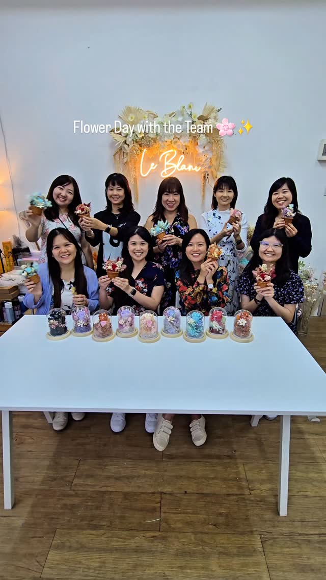 Flower vibes only today!
Each person made a preserved flower dome + flower basket magnet, and they even dressed in floral outfits! 🌼💗
Such a joyful workshop!
#FlowerWorkshop #TeamBondingDay #CorporateEventSG PreservedFlowerDome CraftWithUs CreativeWorkshop FloralVibes FunAtWork