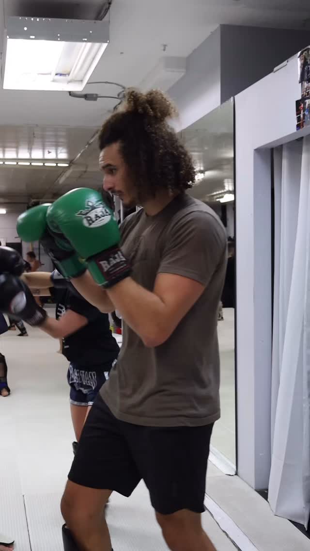 Sparring during our Sparring and Clinching class 🙏🏼
Some of them are training for upcoming fights in December! If you’re looking for a new place to spar in Vancouver, hit us up!
If you’re wanting to get started in sparring but don’t know where to go, try our Intro to Sparring class!
📍 East Van Muay Thai
#vancouver #muaythai #sparring #vancouvergym