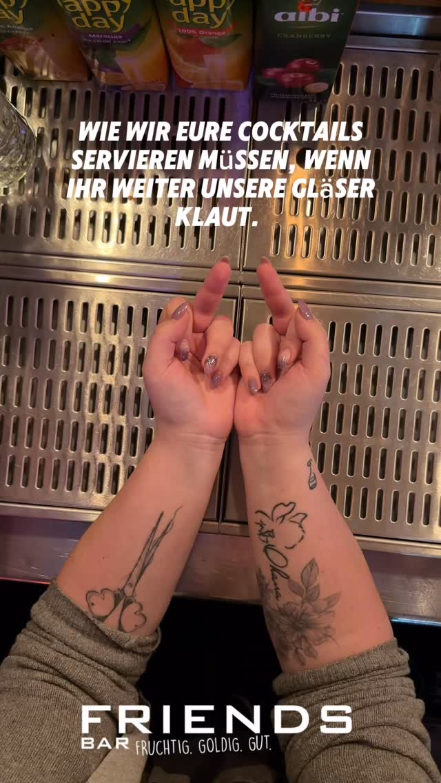 Shots kommen dann direkt in den Mund 💦🫣
#friendsbar #friendsbremen #gläsergate #cocktailbar