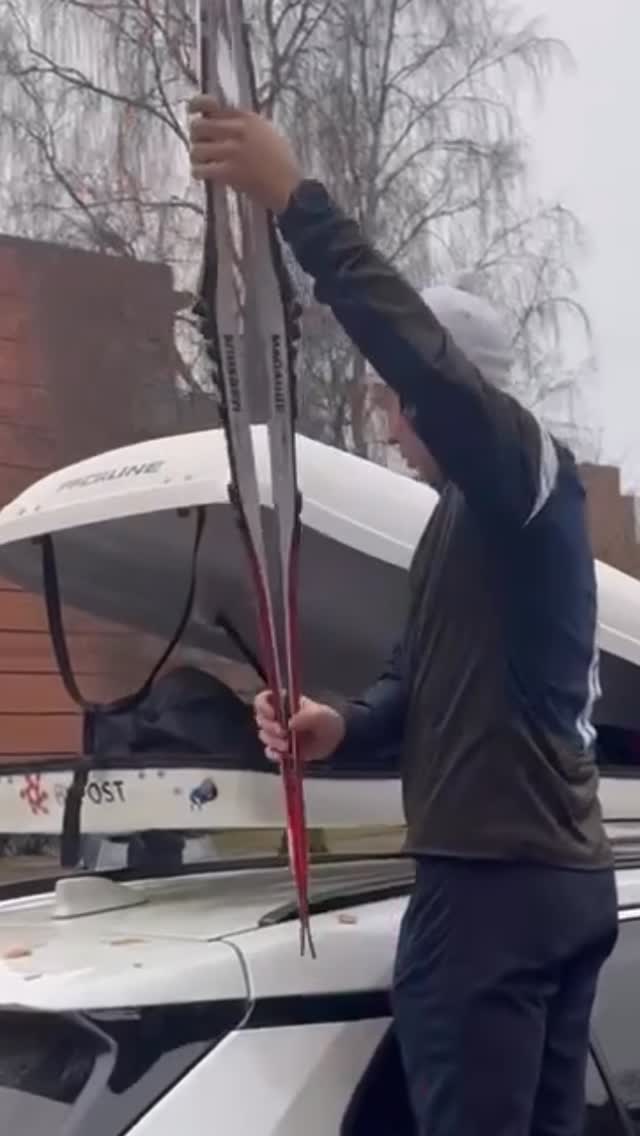 Skisesongen for @henrikdon er i gang! Her er noen klipp fra Beitostølen ⛷️ Med vinterklar bil og sterke ski på beina er alt lagt til rette 💪
Masse lykke til! Vi heier på deg 🤩
#suzuki #suzukiacross #4x4 #langrenn