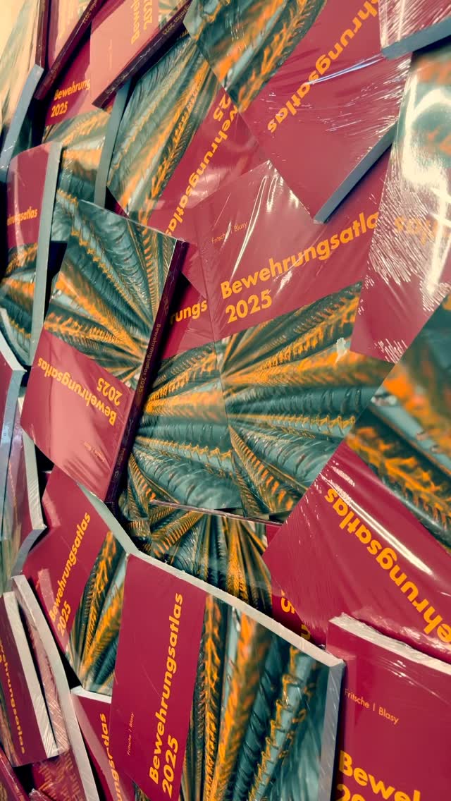 📚40 Jahre Bewehrungsatlas - jetzt in neuer Ausgabe!
Das Standardwerk für Planung, Bemessung und Ausführung wurde komplett aktualisiert und auf den aktuellen technischen Stand gebracht
👉 Jetzt bestellen: www.gueteschutzverband.at/atlas
#gsv #bewehrung #bewehrungsatlas #fachbuch #education