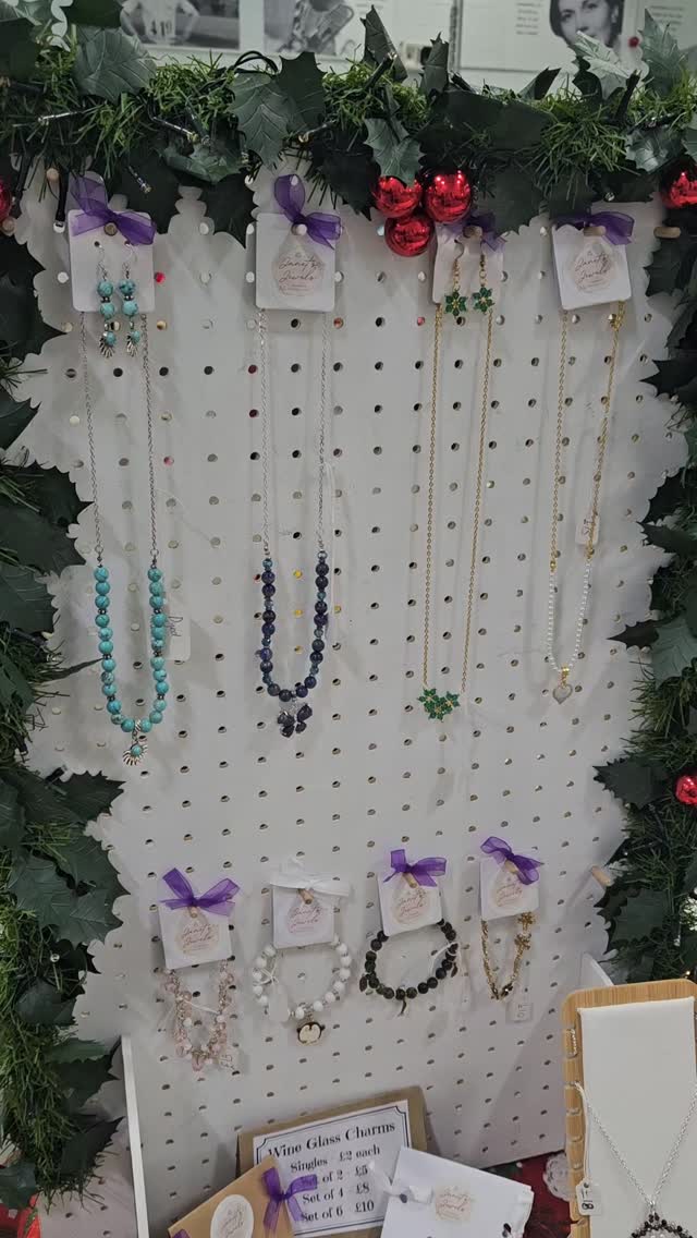 Thank you very much to everyone who came to my stall today, at Robert Bloomfield Academy 💜
My next event is Tomorrow at Aldwickbury Park Golf Club, Harpenden 10am -2pm 🎄