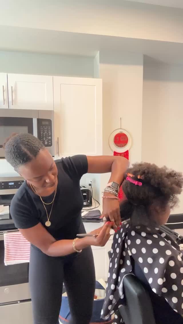 💇🏽♀️ If you’re growing your hair:
Every 10–12 weeks is usually enough to keep the ends healthy without cutting off too much progress.
Click on the link in bio to request your appointment.
.
.
#ottawacurly #ottawanaturalhair #curlymobilehairservice #coilyhair #texturedhair #curlyhair #ottawacurlyhairstylist