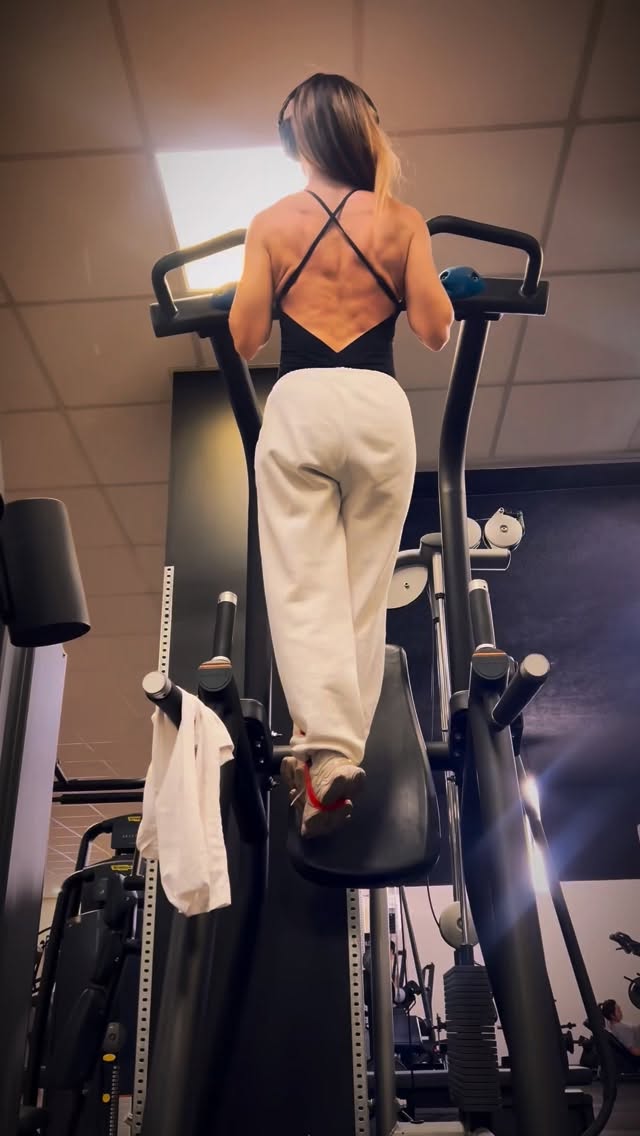 When life gets harder it is easy to focus on what we have lost and what is unfair or how impossible the situations can be .
My everyday day choice is to be strong and to control what I can , with simple actions every day . That help me to move forward .
Strong is choice 💪