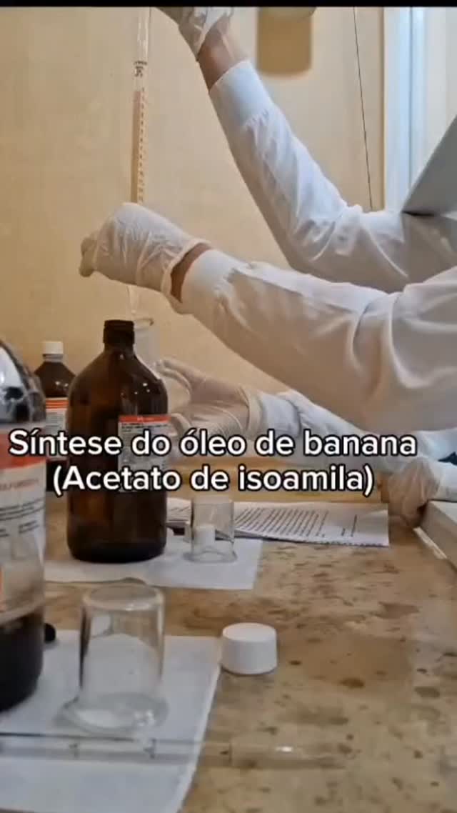 Síntese do óleo de banana.
Venha fazer parte do Projeto Guavira! 🌿💚
🔗 Saiba mais em: www.projetoguavira.com� 🔗 Guavira Conecte: www.guaviraconecte.projetoguavira.com 📷 Siga-nos no Instagram: @projetoguavira 🎵 Estamos também no TikTok: @projetoguavira
📘 Curta-nos no Facebook: /projetoguavira 🎬 Assista-nos no YouTube: @projetoguavira
#projetoguavira #guavira #GuaviraMS #CerradoVivo #EducaçãoAmbiental #Biodiversidade #InoveRenoveTransforme #UEMS
@universodaquimicauems
@luizrafaelgomes_05
@luz_vivi3