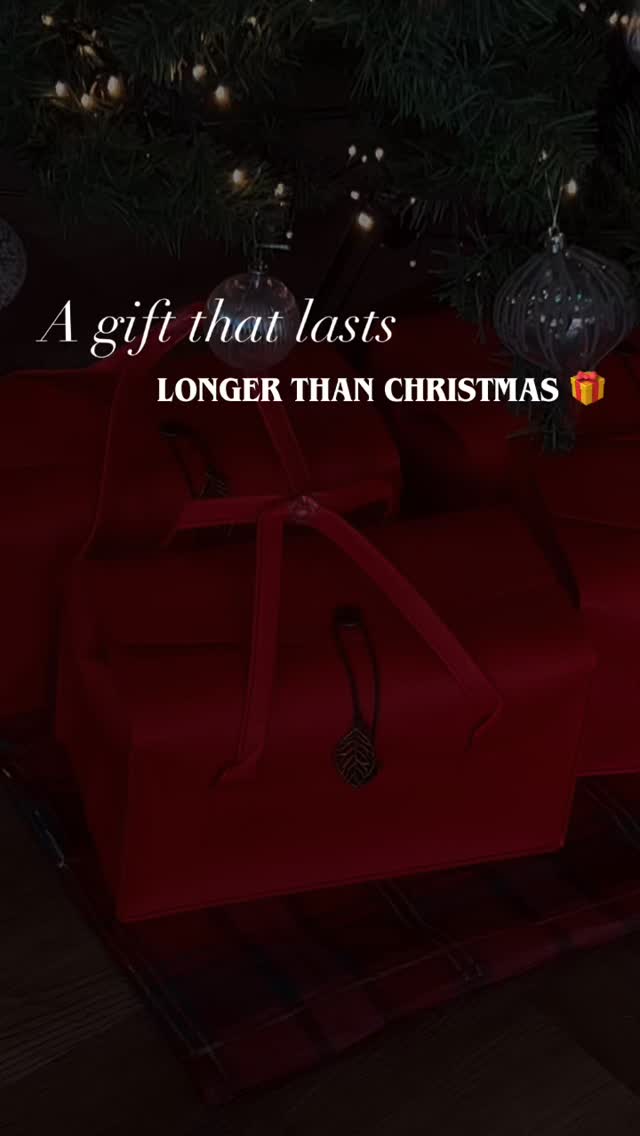 A gift that lasts longer than Christmas 🎁
Professional haircare to keep your hair healthy,shiny and strong all winter long
Now available in the salon:
🎄-£10 off with the purchase of any 3 products
🎄Complimentary wet Brush
🎄Complimentary tool bag