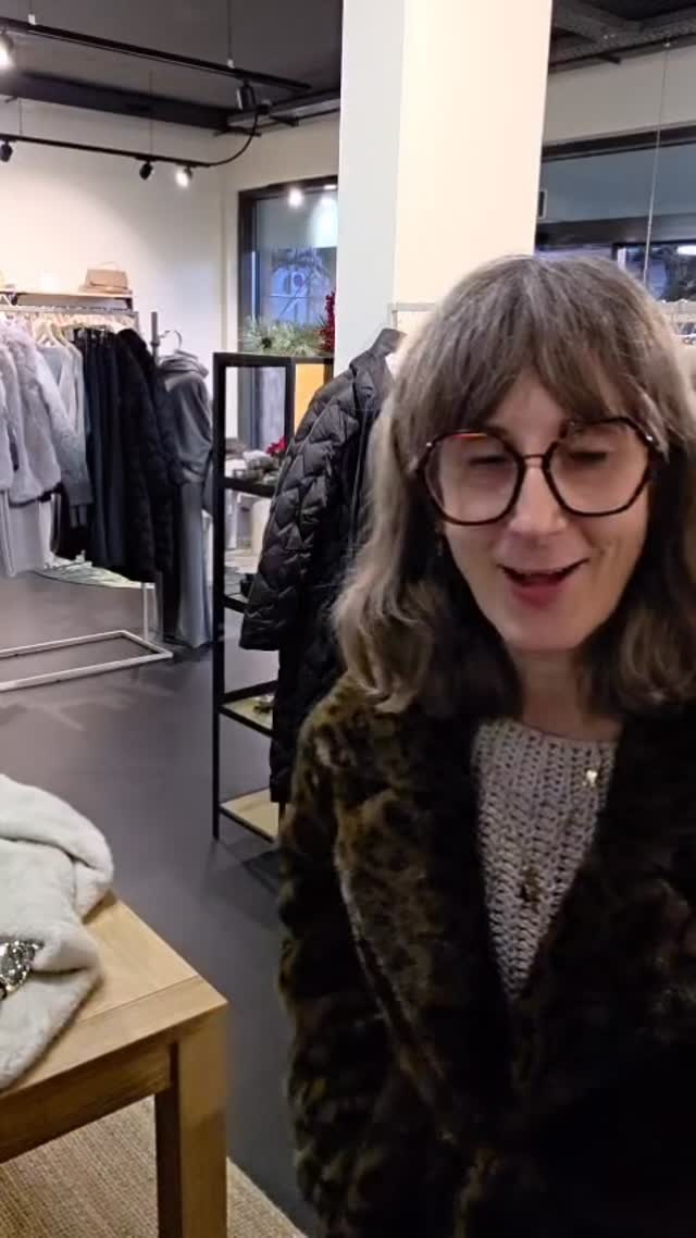 NEU IN USTER KLEIDERZIMMER USTER👗👚👜
Tolle bezahlbare Mode für die moderne Frau im Zentrum von Uster geführt von zwei Sympathischen Frauen .
Es lohnt sich mal vorbei zuschauen.
👍
@kleiderzimmeruster
#uster #ustermode #modeboutique #zürichobeland#wetzikon#pfäffikonzh #