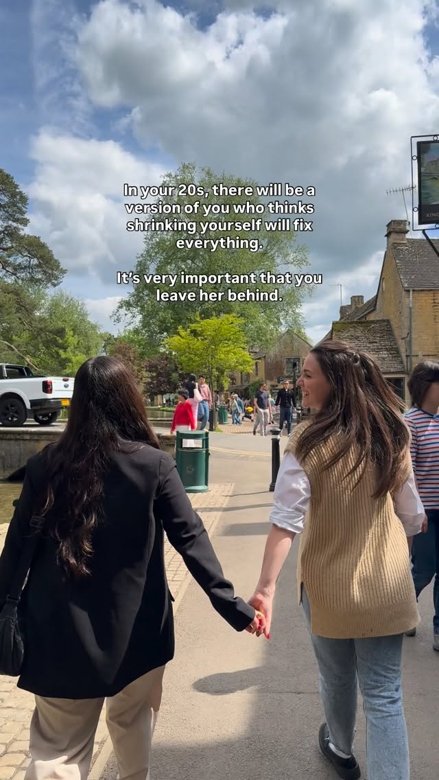 There’s a version of you who truly believed getting smaller would fix everything. 🌟
That being lighter would make you happier.
That eating less made you “better.”
But the truth is: 👀
Your life gets bigger when you stop trying to make yourself smaller.
Food isn’t the enemy, under-fuelling is.
Restriction won’t give you confidence, nourishment will.
So here’s your gentle reminder:
🌯 Eat the meal.
🥯 Add the carbs.
🍌 Have the snack.
⚡️ Fuel your body like you actually want to feel good.
If you’re ready to step into the well-fed, energised, confident version of yourself, I’m here to help you do exactly that.
📣 Stay tuned, my Black Friday offer drops tomorrow and you do NOT want to miss this.