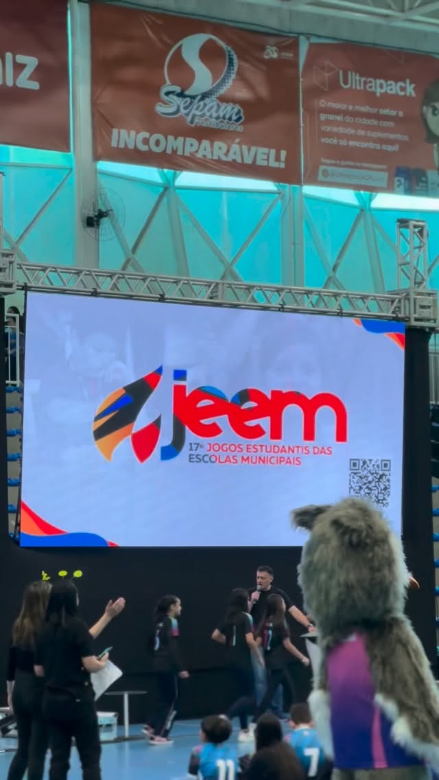 No dia 01 de novembro, realizamos a abertura do 17º JEEM na Arena Multiuso, um evento promovido pela @smespoficial.
🔹 Painel de LED destacado para apresentações e identidade visual
🔹 Sonorização completa, cobrindo todo o público do ginásio com clareza e potência
🔹 Canhão seguidor para valorizar cada momento no palco
🔹 Iluminação completa, garantindo atmosfera, visibilidade e impacto
⭐️ Ariel Som e Luzes - Seguimos entregando estrutura de qualidade para eventos que fazem a diferença na nossa cidade.