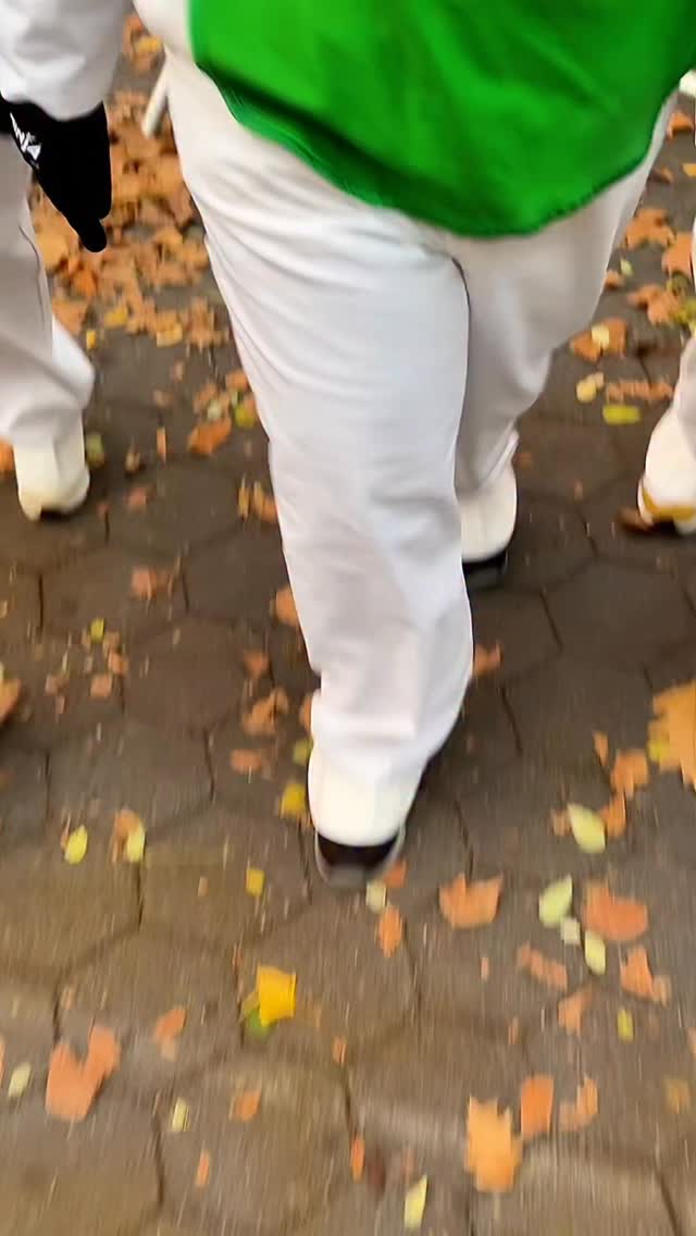 Take the picture! We are ready for the #macysthanksgivingdayparade !! HAPPY THANKSGIVING!! ⚽️🦃✨ #thanksgiving #thanksgivingparade #macys #thedapperdanielle