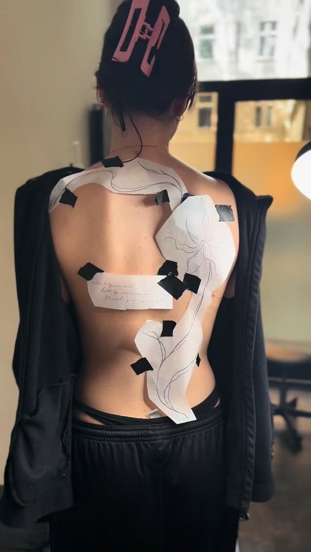 Du möchtest auch ein personalisiertes Freehand-Tattoo?
💌Jetzt Termin sichern
📍 Berlin Charlottenburg
📩 Anfrage per DM oder Webseite
👩🏻🎨 Alena
#freehandtattoo #abstracttattoo #flowlines #femininetattoo #finelinetattoo #tattooartistberlin #tattooinspo #backtattoo #berlintattoo #tattooberlin #tattoostudioberlin #minitattoo #fineline #finelinetattoo #tattooart #tattooideas #singleneedletattoo #delicatetattoo #femininetattoo #tattoosforgirls #tattoo #fineart #smalltattoos #finelinetattoo #girlpower #berlintattooers #singleneedleberlin #tattooidea #minitattoo #tinytattoo #tattooing #tinytattoos #tattoosforwomen